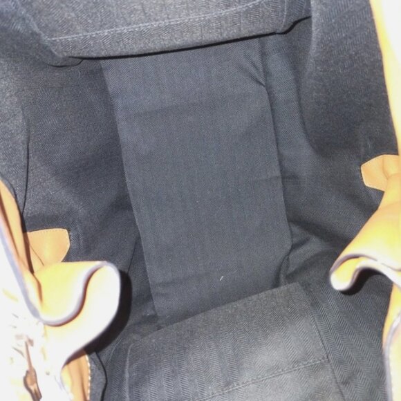 LOEWE Hammock bag in Classic Calfskin Tan - Picture 11 of 16